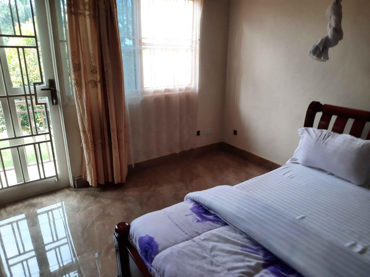 Airport Side Hotel عنتيبي المظهر الخارجي الصورة