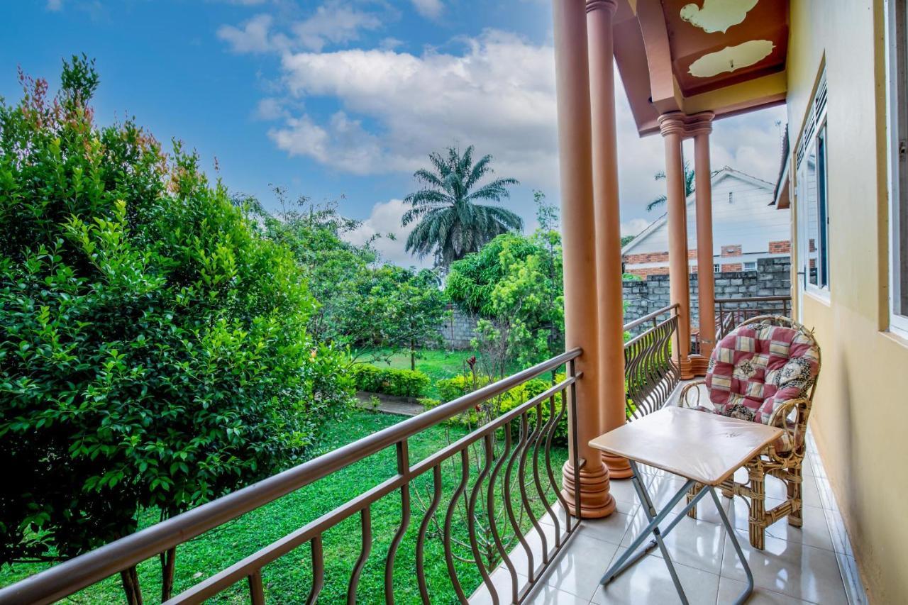 Airport Side Hotel عنتيبي المظهر الخارجي الصورة