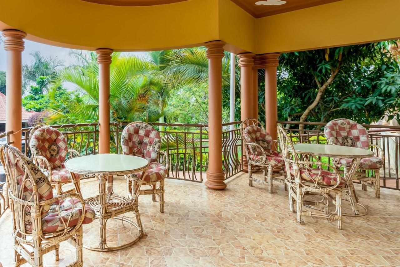 Airport Side Hotel عنتيبي المظهر الخارجي الصورة