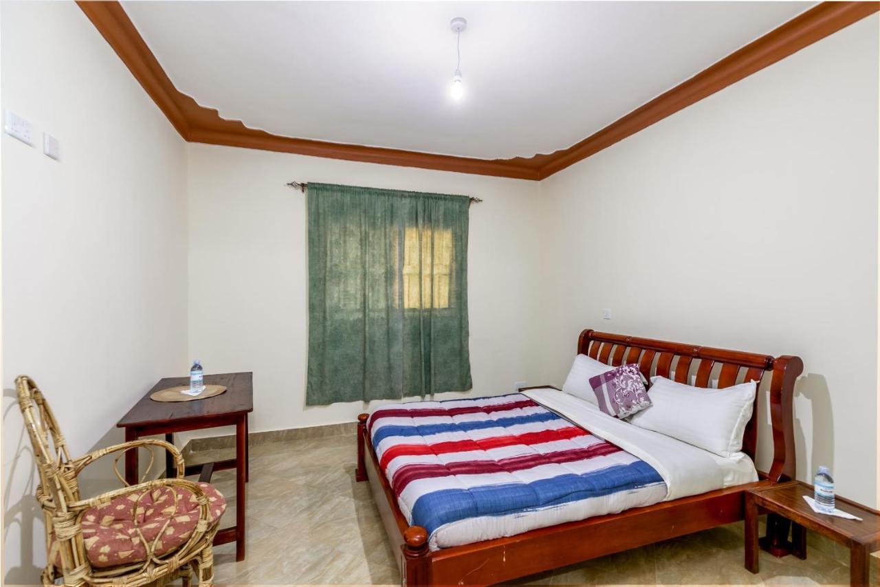 Airport Side Hotel عنتيبي المظهر الخارجي الصورة