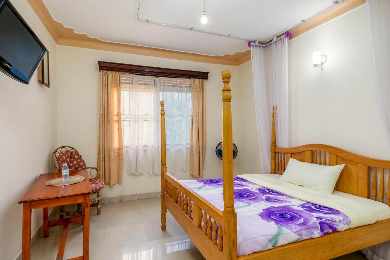 Airport Side Hotel عنتيبي المظهر الخارجي الصورة