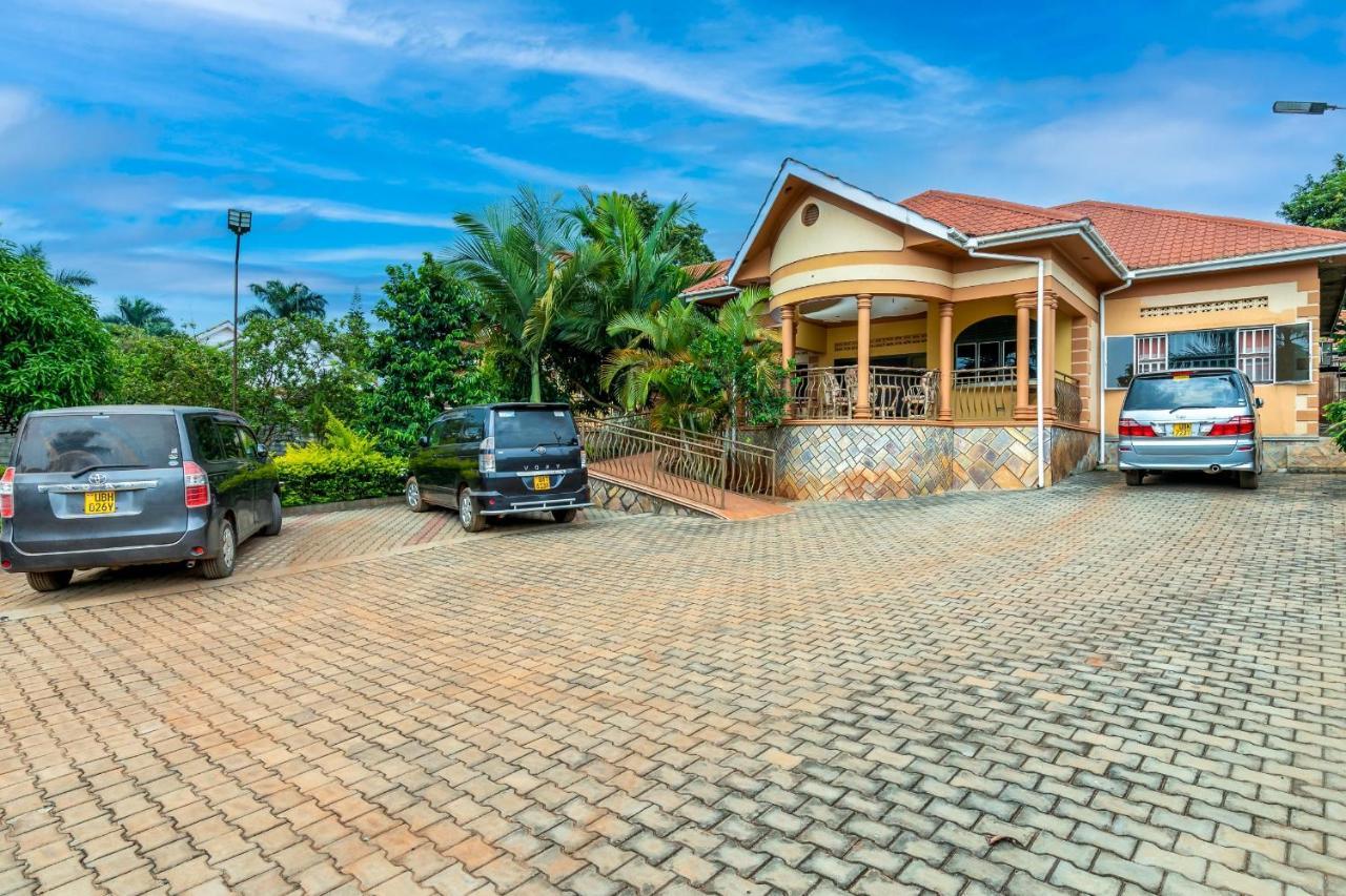 Airport Side Hotel عنتيبي المظهر الخارجي الصورة